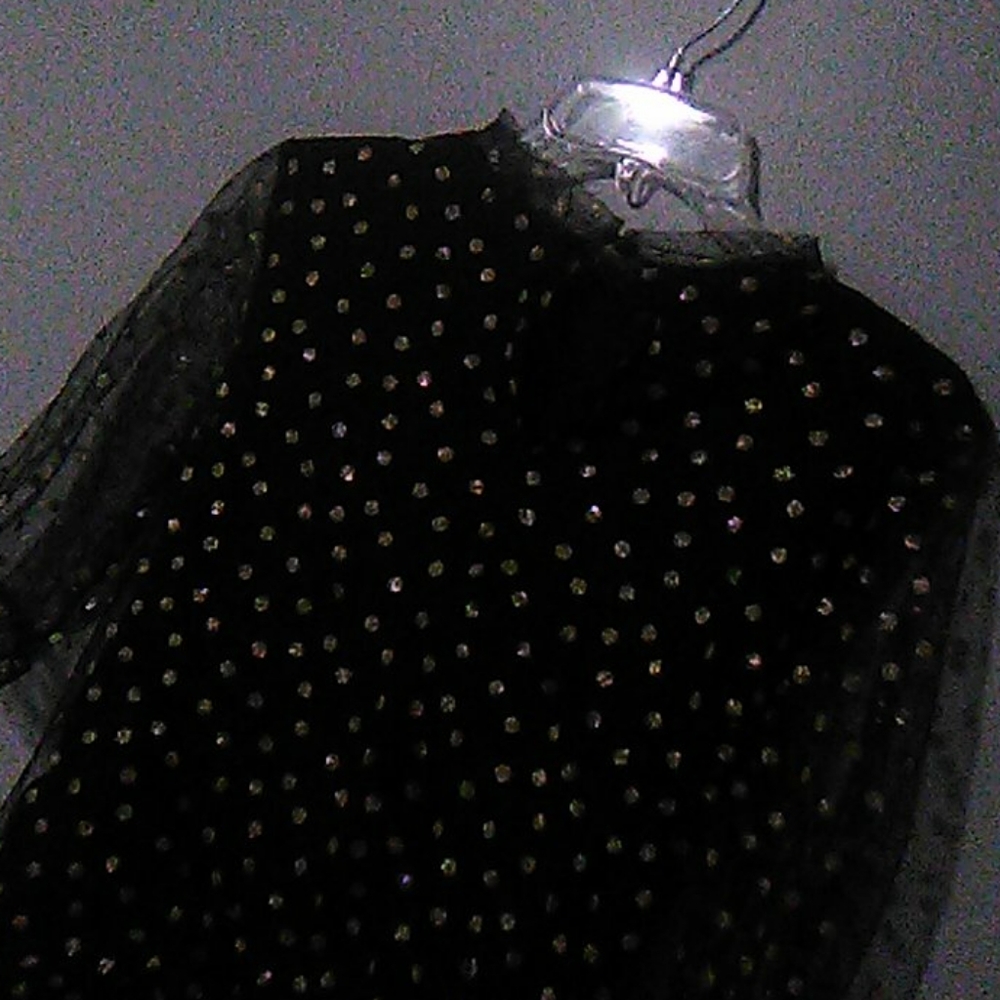 A blouse - Picture 2 of 3